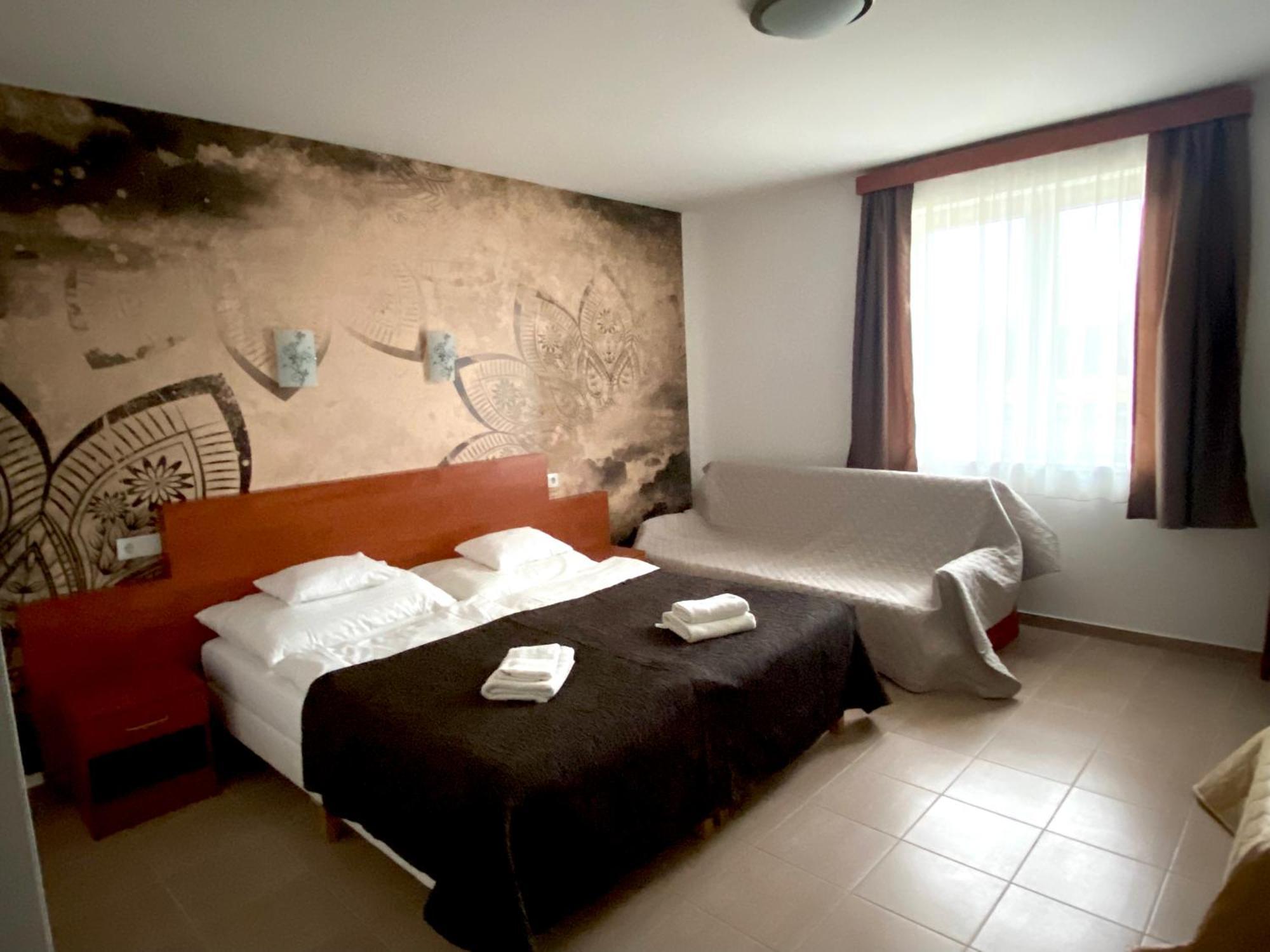 Ligetalja Termál Hotel Peneszlek Exterior foto